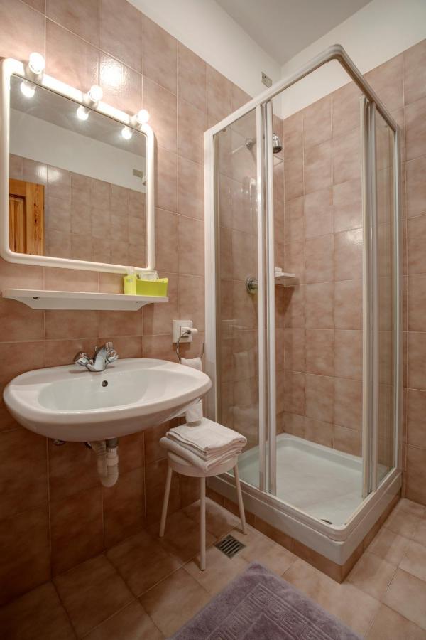 Hotel Petit Foyer بولّييْن المظهر الخارجي الصورة