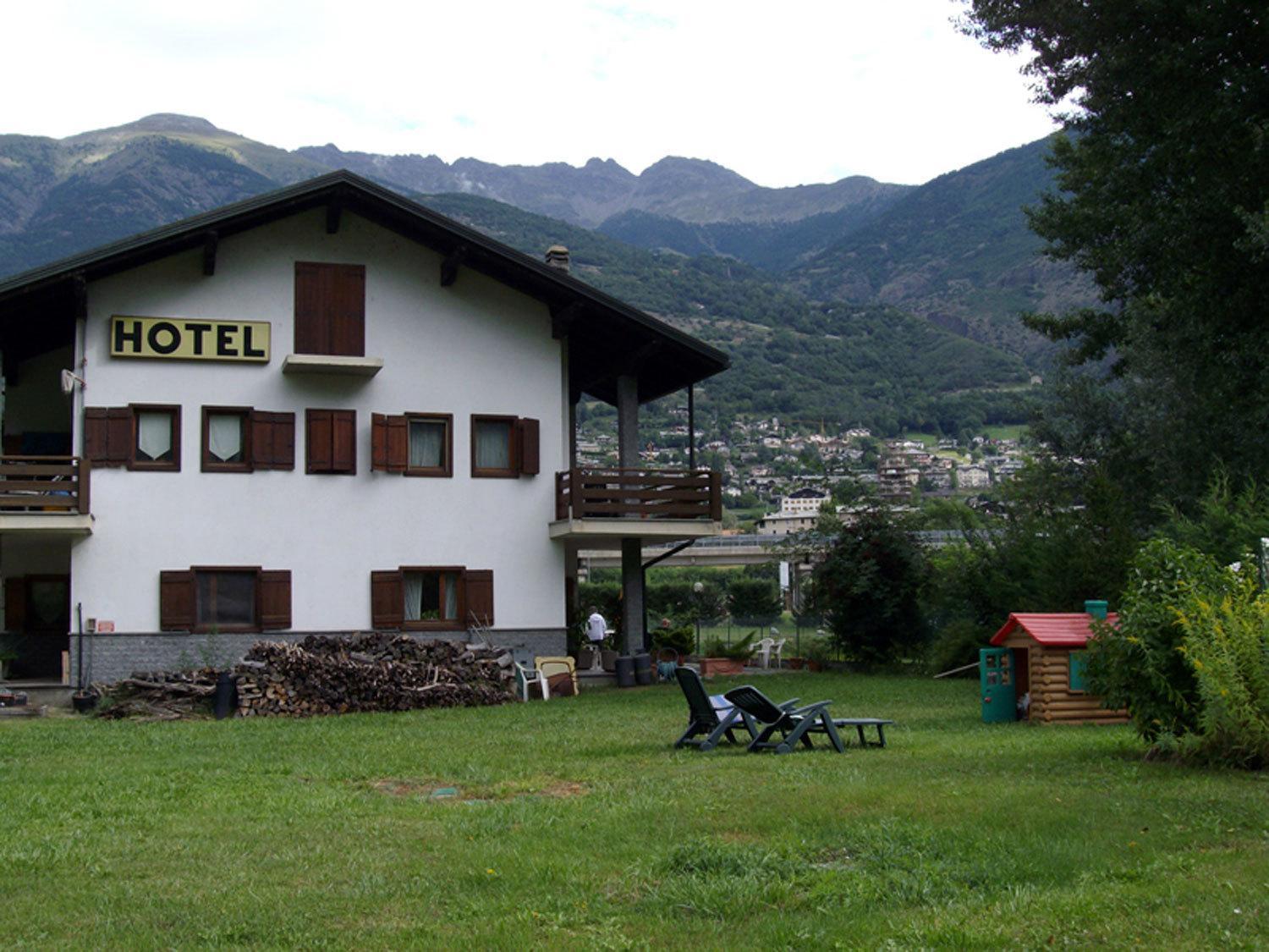 Hotel Petit Foyer بولّييْن المظهر الخارجي الصورة